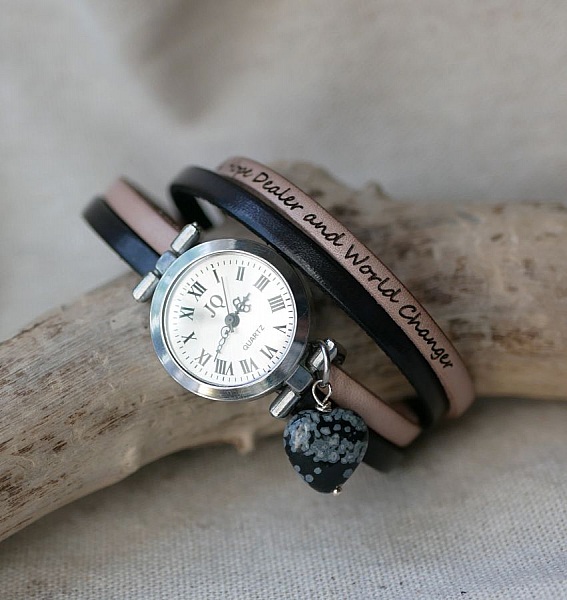 Montre bracelet cuir double avec cœur en pierre d'obsidienne.