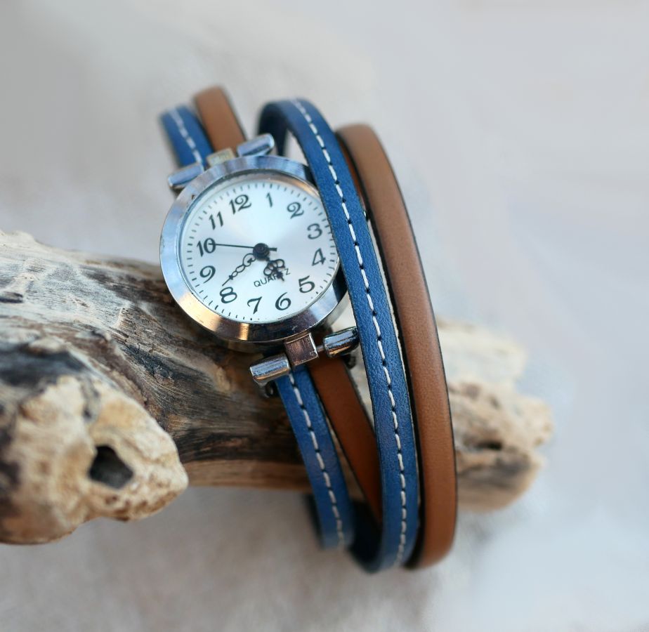 Orologio con doppio cinturino in pelle con cuciture blu e un secondo colore a scelta da personalizzare 