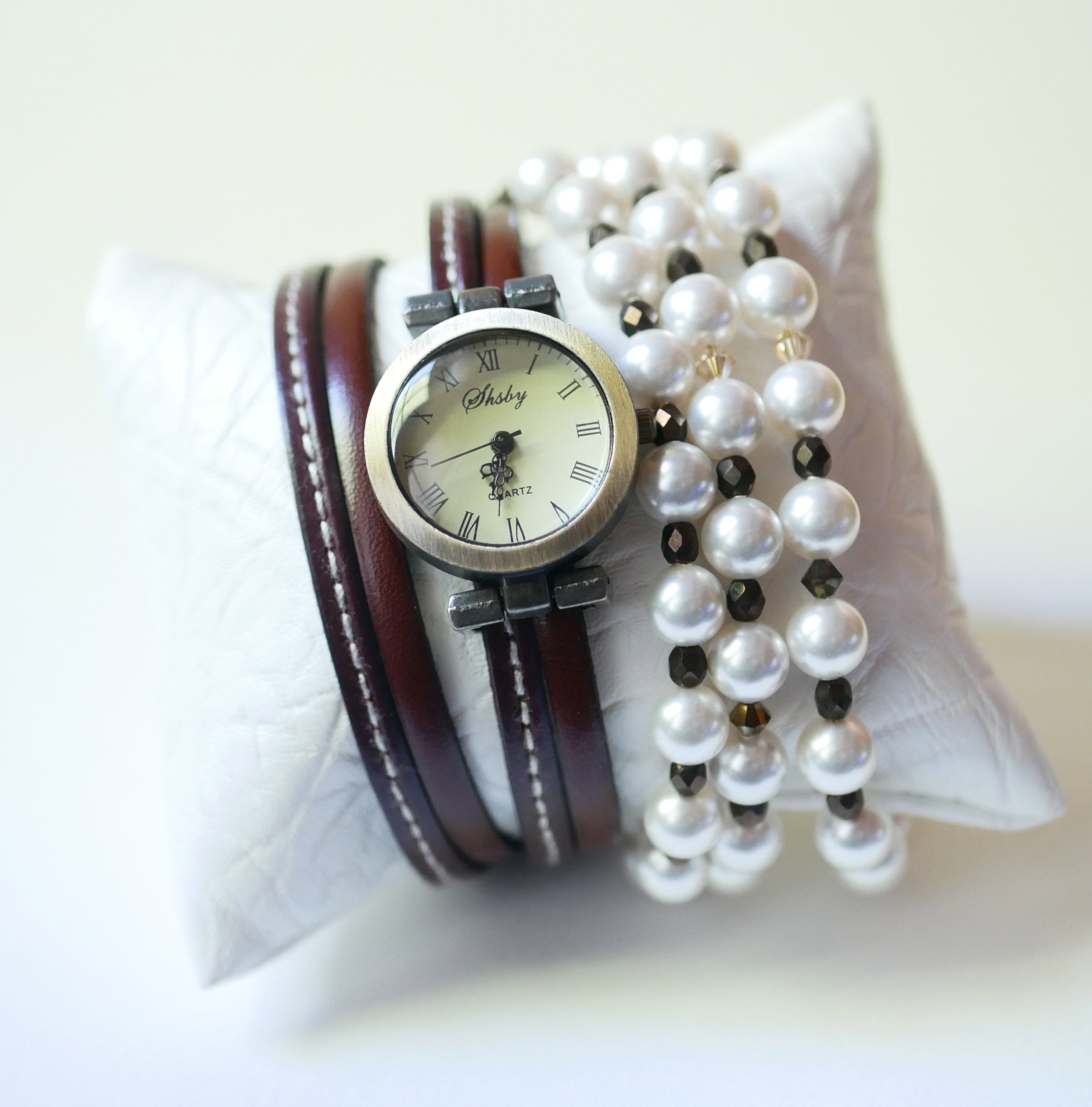 Orologio doppio avvolgente con duo in pelle marrone con impunture da personalizzare