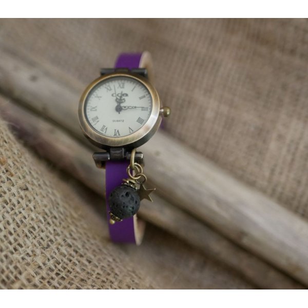 Orologio con charm in pietra lavica e cinturino in pelle a scelta