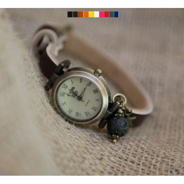 Orologio con charm in pietra lavica e cinturino in pelle a scelta
