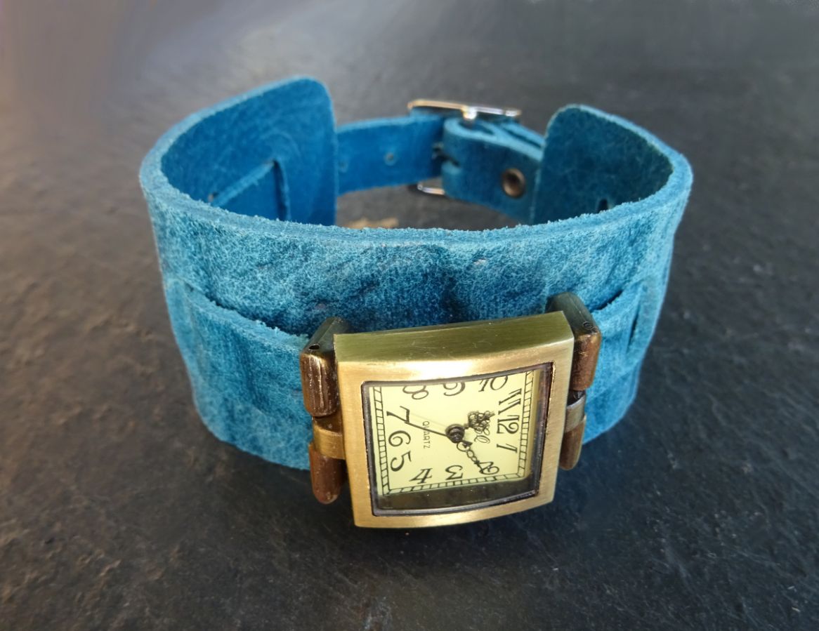 Orologio quadrato con bracciale in pelle blu