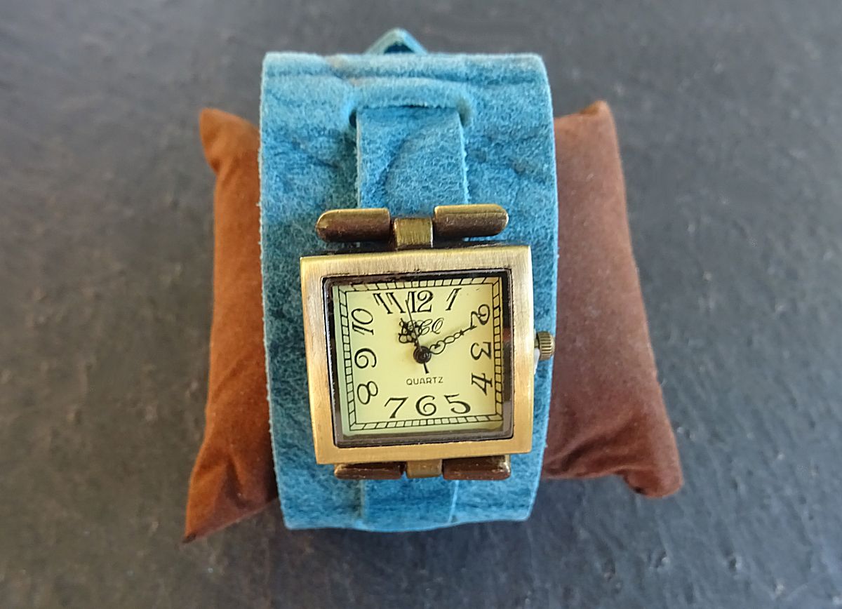 Orologio quadrato con bracciale in pelle blu