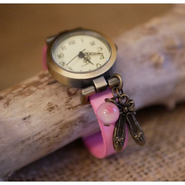 Orologio da ragazza in pelle rosa con cinturino regolabile con charm