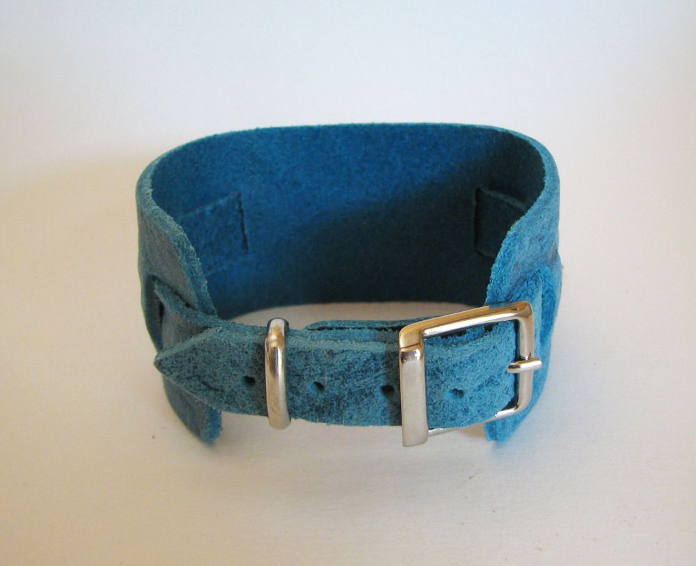 Orologio quadrato con bracciale in pelle blu