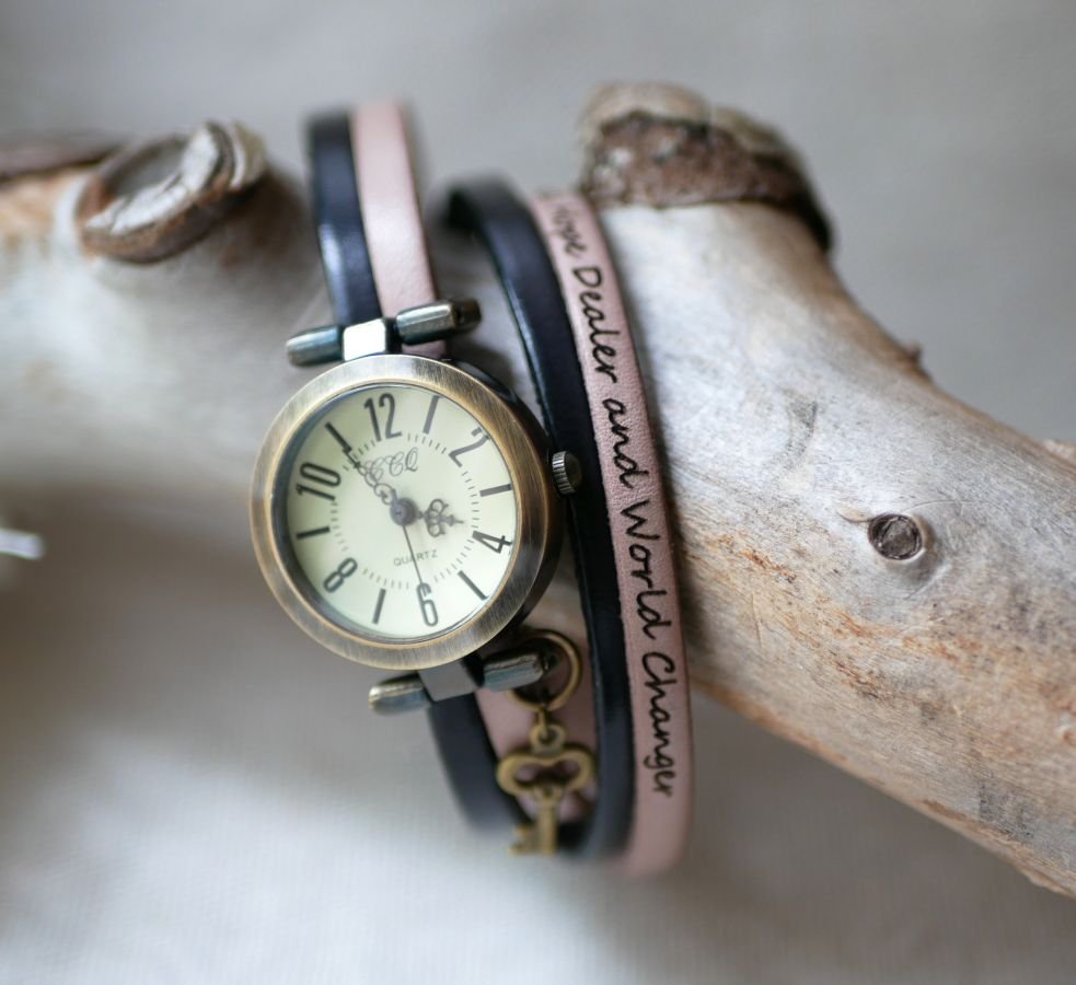 Orologio personalizzabile con quadrante in bronzo e numeri arabi su un cinturino in pelle a 2 giri di lancetta 