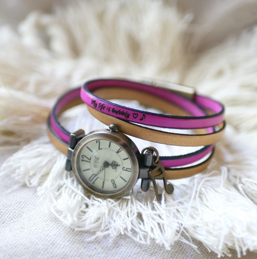 Orologio personalizzabile con quadrante in bronzo e numeri arabi su un cinturino in pelle a 2 giri di lancetta 