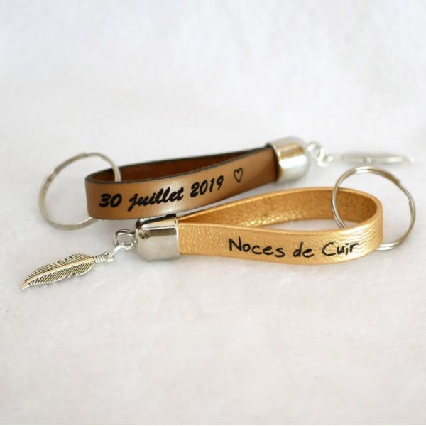 Portachiavi in pelle da personalizzare con l'incisione di un ciondolo a vostra scelta