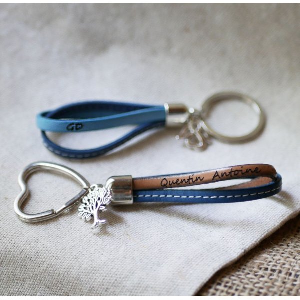Doppio portachiavi in pelle da personalizzare con l'incisione di un ciondolo a vostra scelta