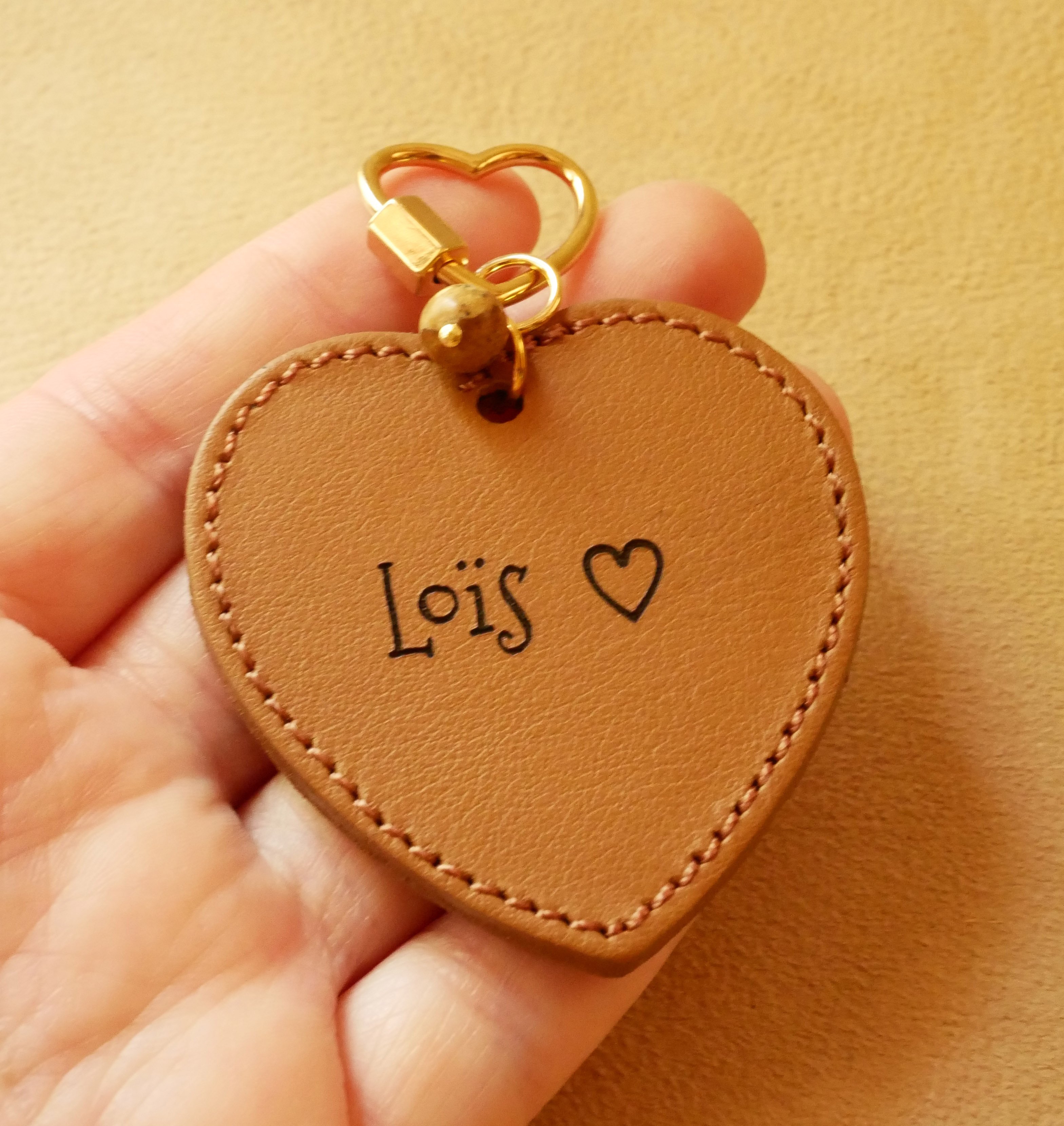 Portachiavi con grande cuore in pelle da incidere e personalizzare