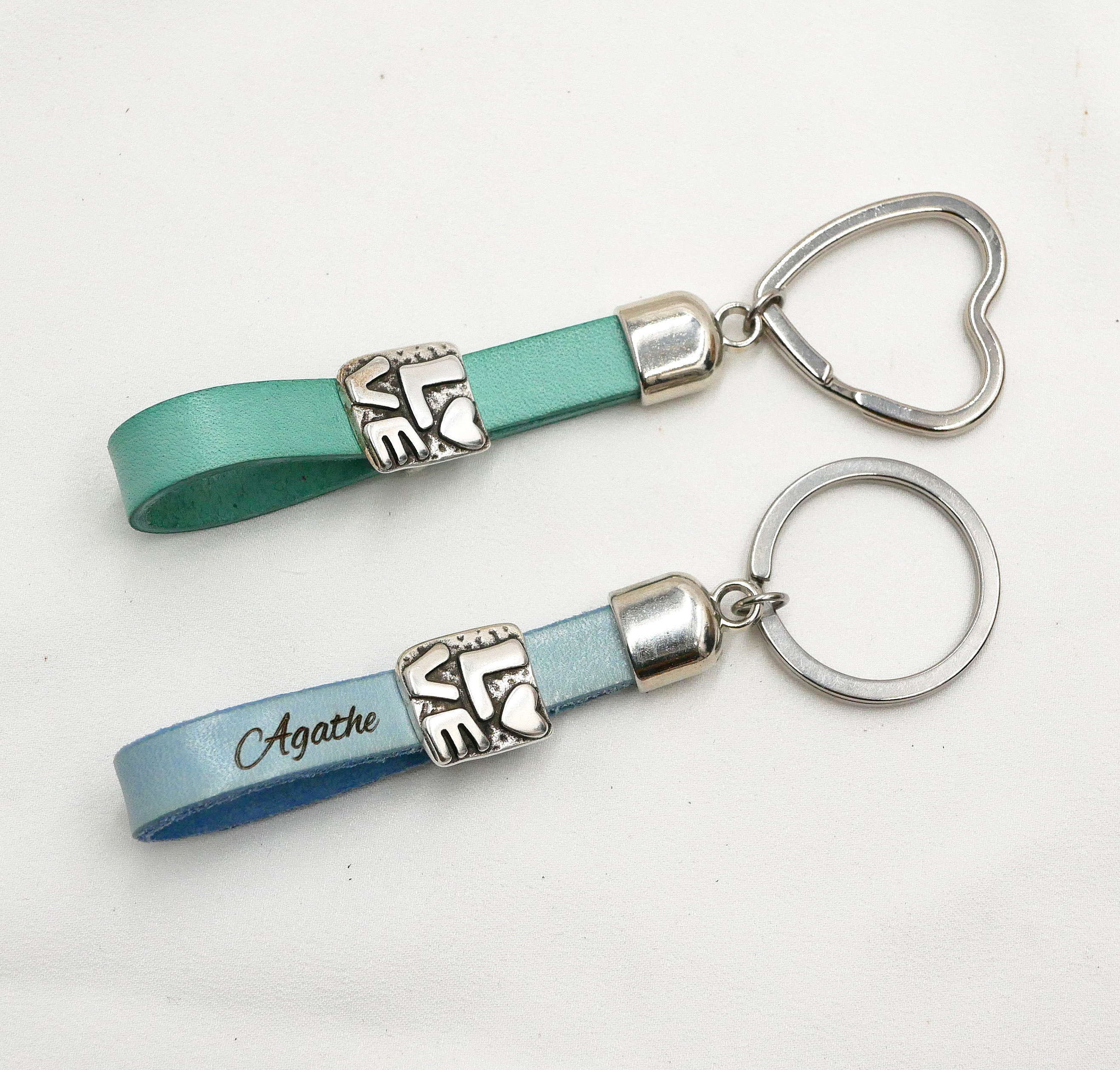 Porte-clés Love en cuir personnalisable pour la Saint-Valentin.