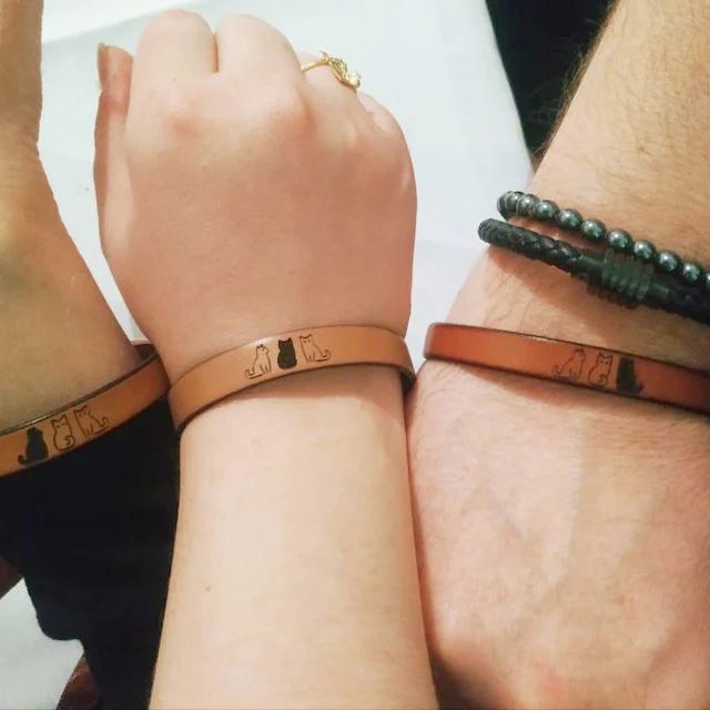 Trio di braccialetti in pelle personalizzati tramite incisione con motivi a scelta