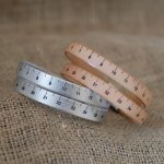 Bracciale con metro in pelle a doppio giro inciso e personalizzabile 