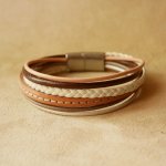 Bracciale multiplo da donna in pelle nei toni del beige