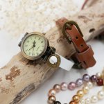 Orologio con bracciale in pelle, completamente personalizzabile 