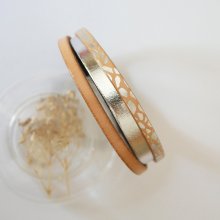 Bracelet manchette femme aux cuirs naturel et argenté 