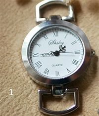 Quadrante argentato con numeri romani (sfondo bianco)