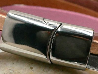 A-Specchio d'acciaio